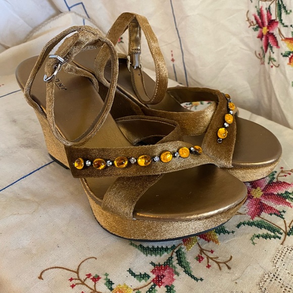 SOLD!! VINTAGE Y2K FIONI COPPER GOLD GEMSTONE VELVET STRAPPY WEDGES - Picture 7 of 7